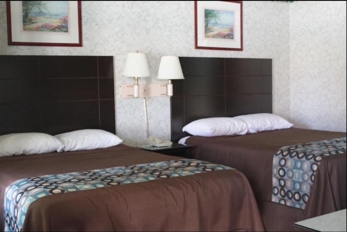 Wagon Wheel Inn Lenox Zewnętrze zdjęcie