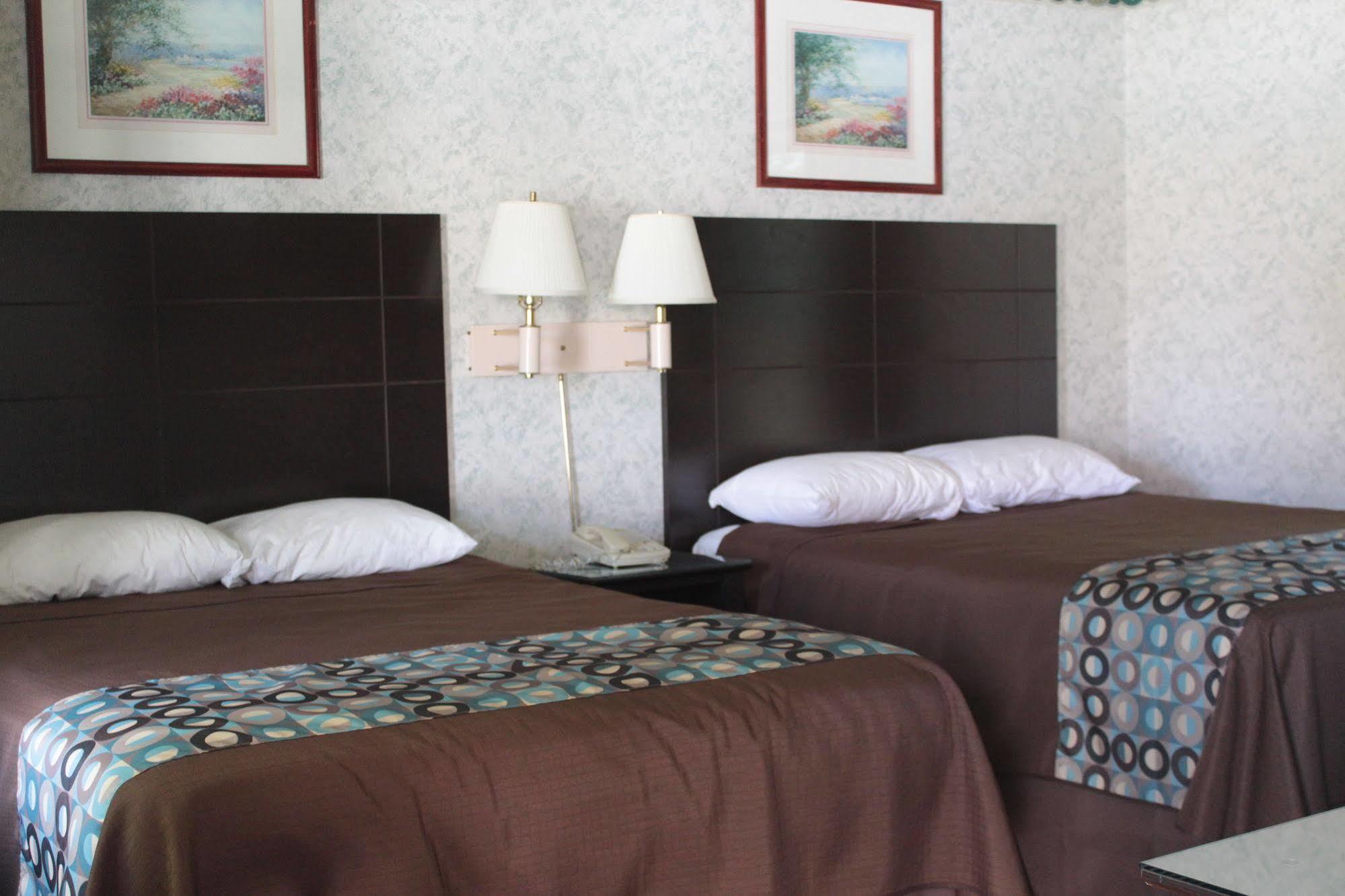 Wagon Wheel Inn Lenox Zewnętrze zdjęcie